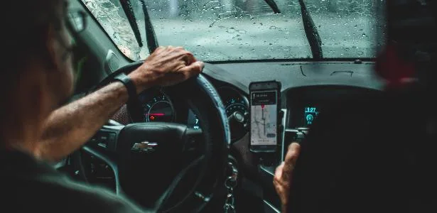 Uber leva multa de R$ 5 bi na Europa por ?desligar? motoristas com algoritmo