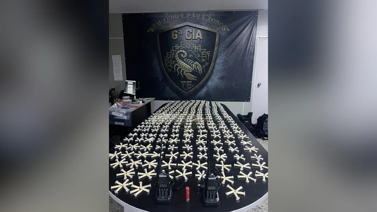 Confronto com PM termina em apreensão de mais de 1,6 mil pinos de cocaína em Vitória