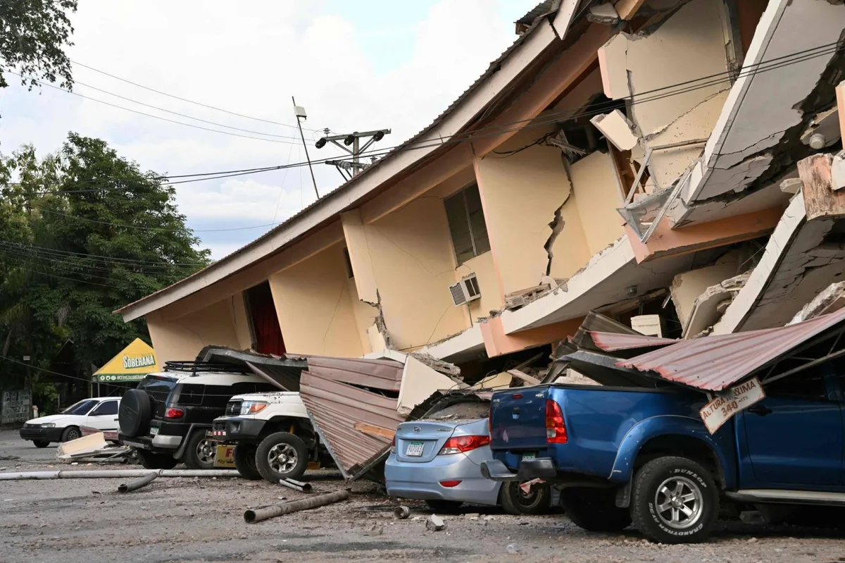 Major earthquake hits Panama, injures at least 27