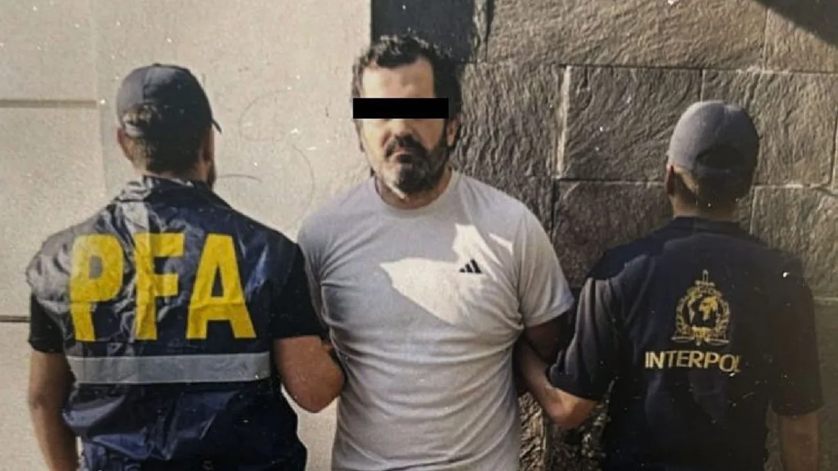 Fernando ‘N’, exalmirante ligado a huachicol fiscal, llega a CDMX: ‘Fue expulsado de Argentina’, dice FGR