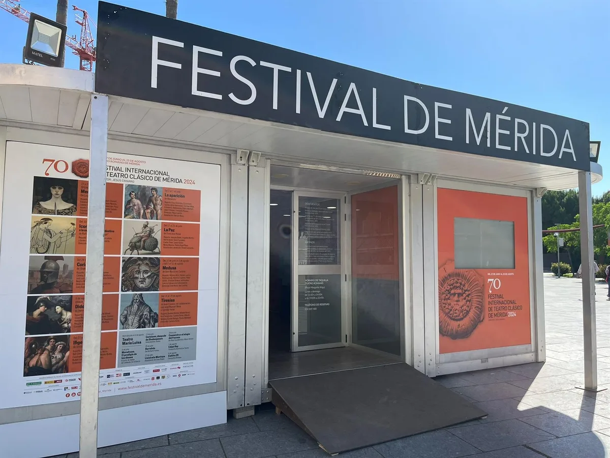La lluvia intermitente provoca la suspensión del estreno la pasada noche de 'Las 9 musas' del Festival de Mérida