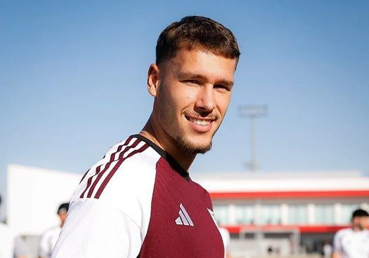 Stassin ya se entrena con el Sevilla FC y estará disponible para García Plaza