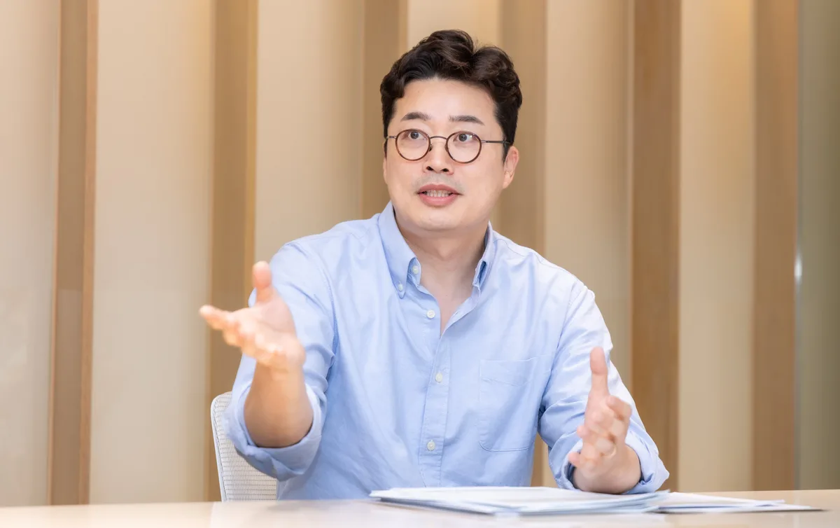 “고용시장 경직된 한국… AI가 4050 일자리 지키고 청년을 밀어내버렸다”