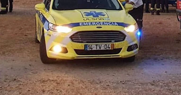 Menina gravemente ferida após queda de segundo andar