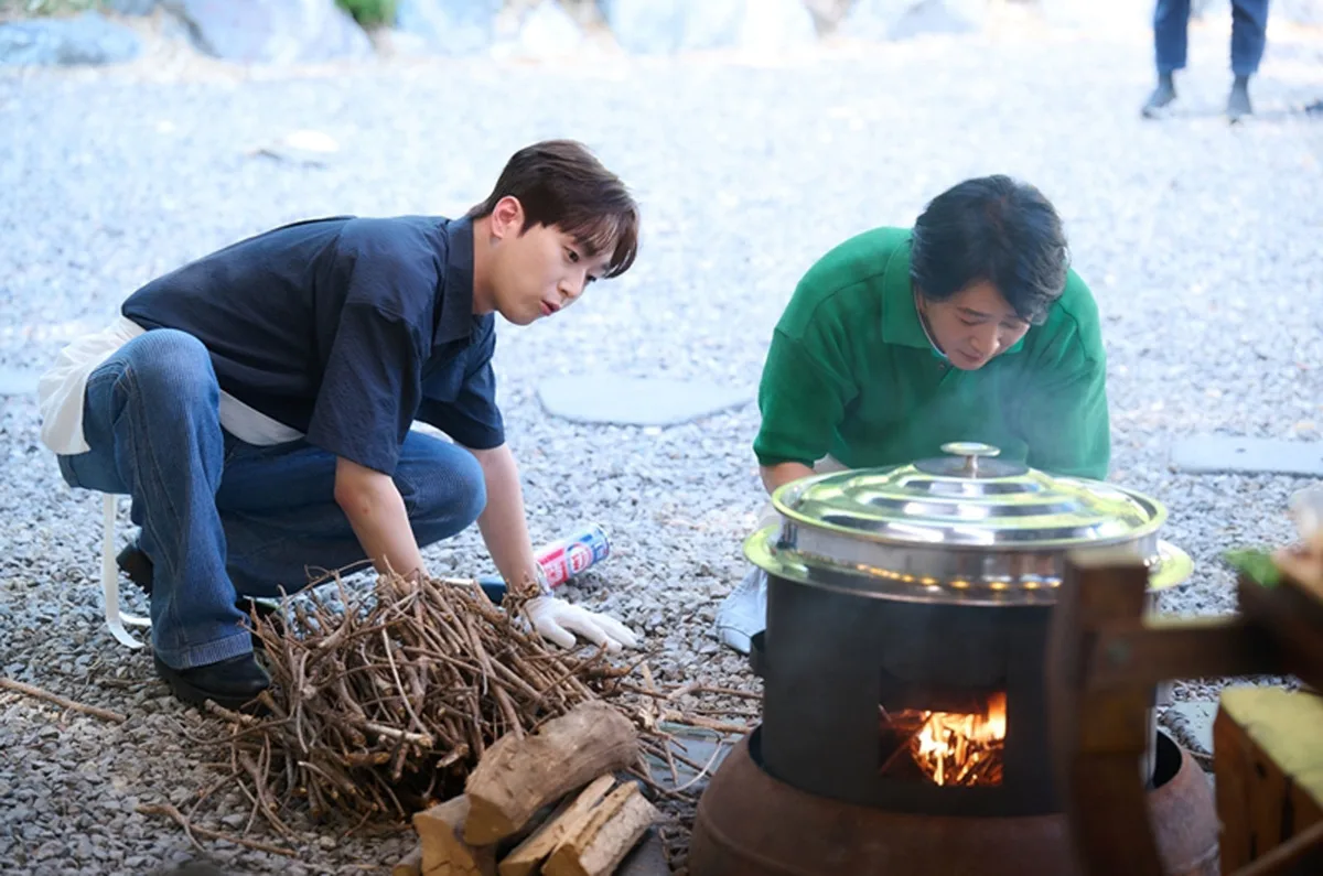 최수종X이찬원, 아궁이 앞 가마솥 불 지피기 사투 (한국인의 밥상)