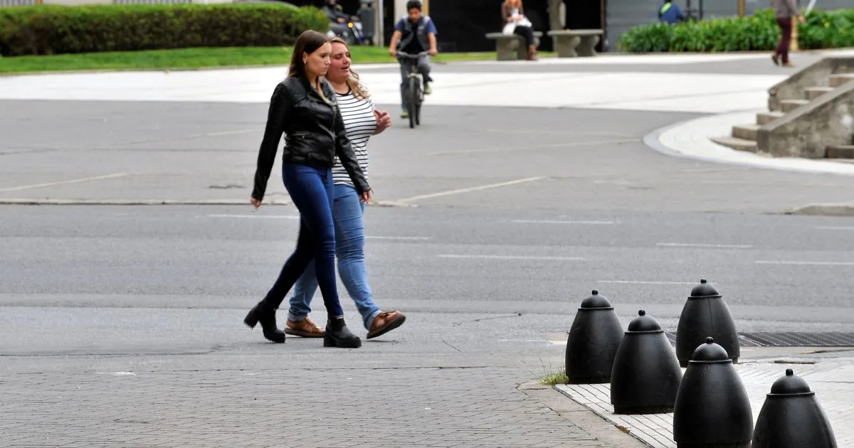 Para qué sirven las bolas de cemento que se ven en las veredas de CABA y por qué son importantes