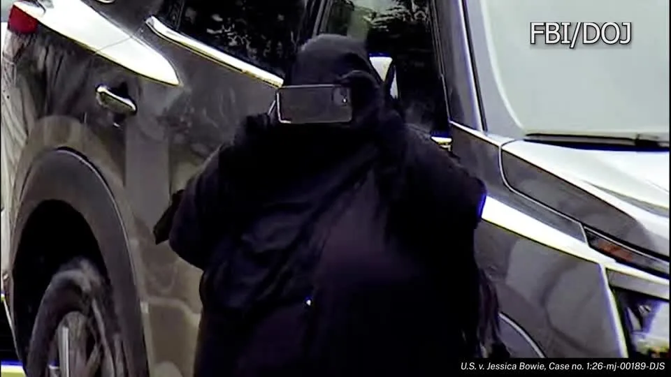 Mulher é presa acusada de planejar explodir prédio com deputados em Nova York