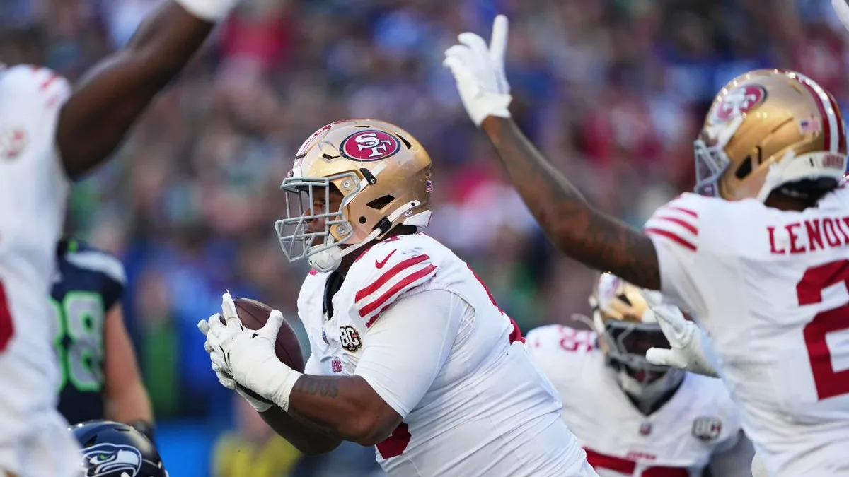 49ers defensive tackle Gracen Halton pounces on fumble for touchdown