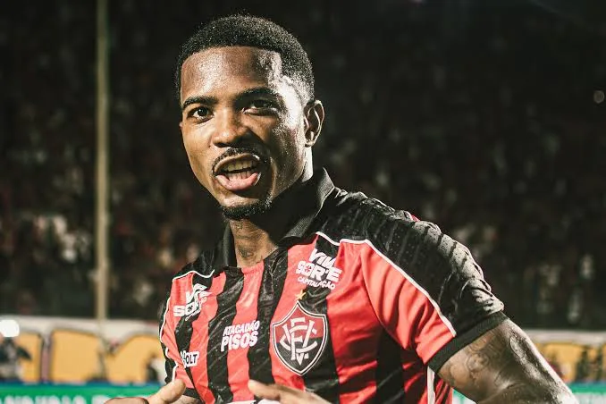 Vitória obtém efeito suspensivo e Cacá fica apto para enfrentar o Galo