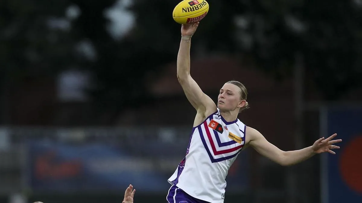 Dockers see off battling Magpies in AFLW