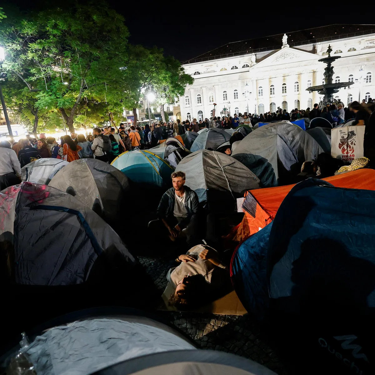 Weitere Proteste in Europa - Ausschreitungen und Plünderungen in Mailand