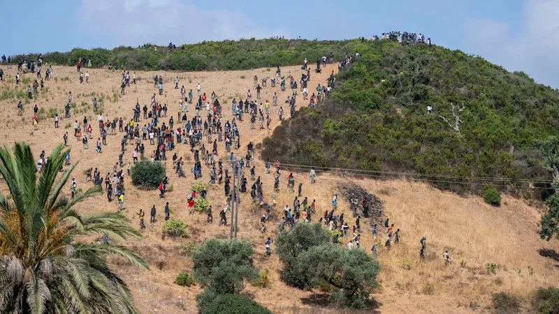 Hundreds attempt border crossing in second Ceuta migrant rush