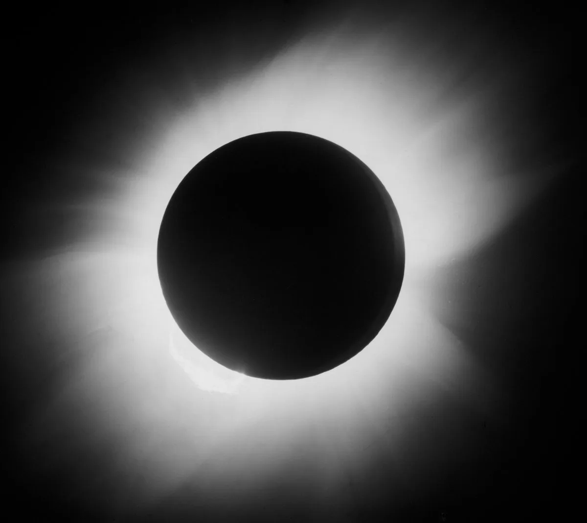 107 years ago, the Eddington total eclipse experiment helped prove Einstein’s theory of relativity