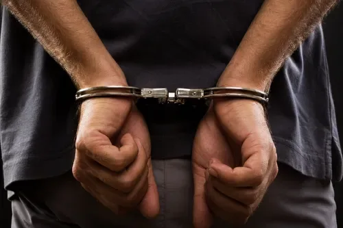 Six arrested after allegedly hijacked vehicle spotted on R300