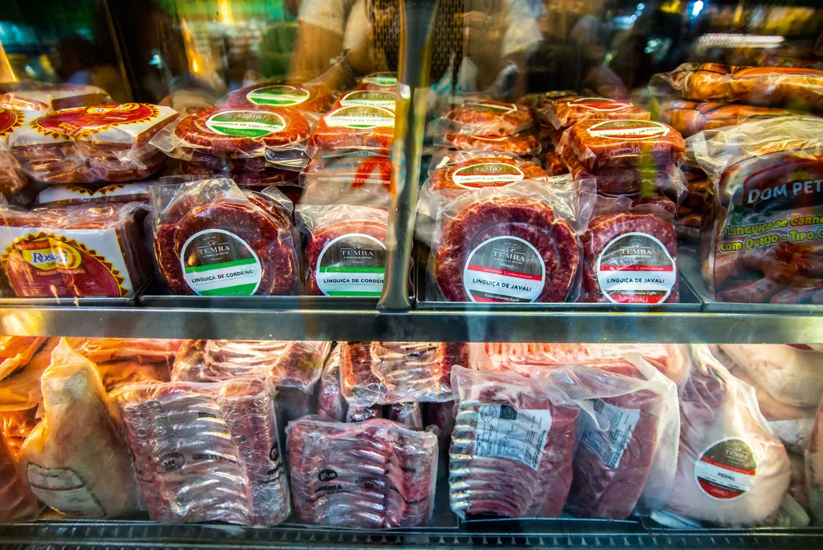 China fecha a torneira da carne brasileira e preço já começa a cair no supermercado