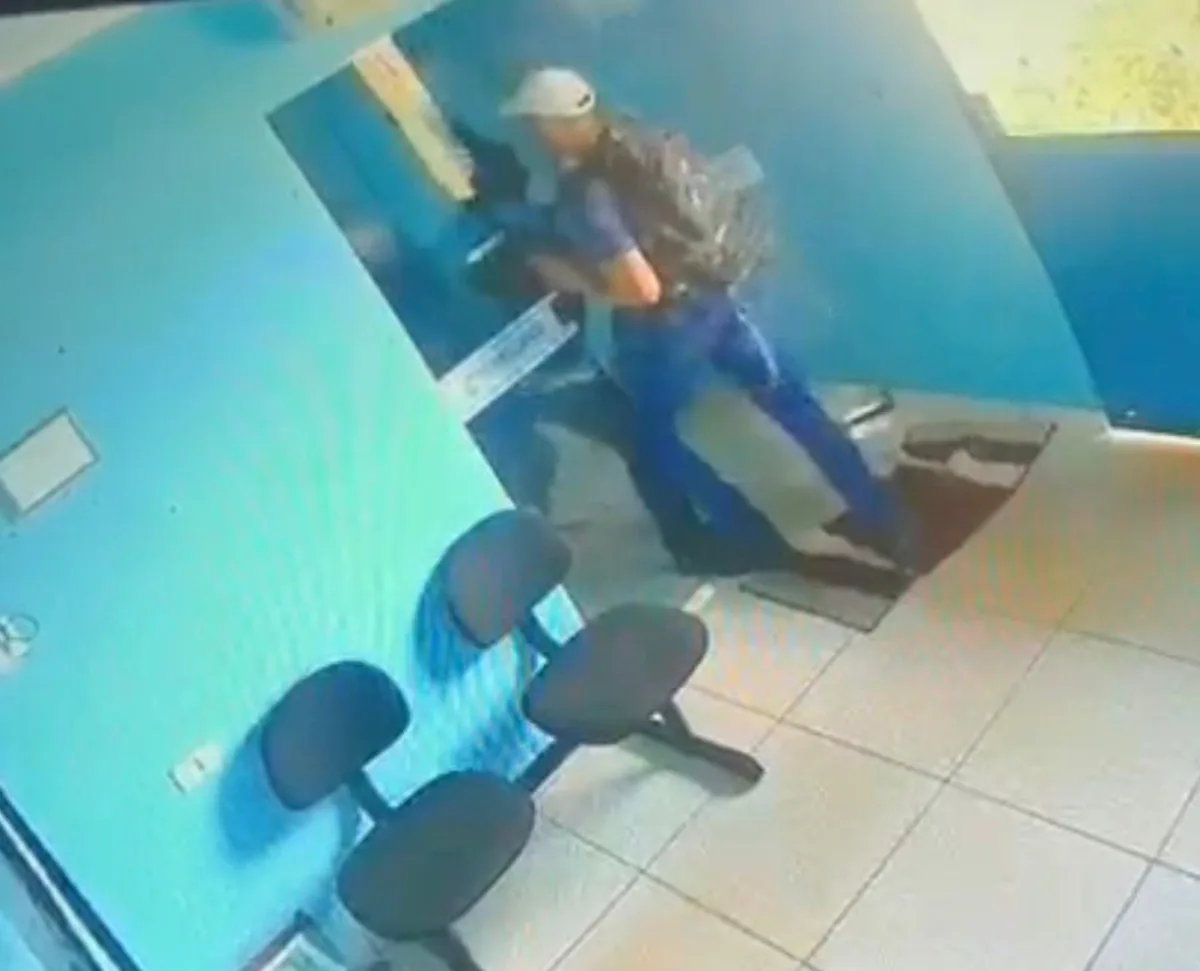 Dois homens roubam armas, R$ 10 mil e objetos em transportadora de Boa Vista