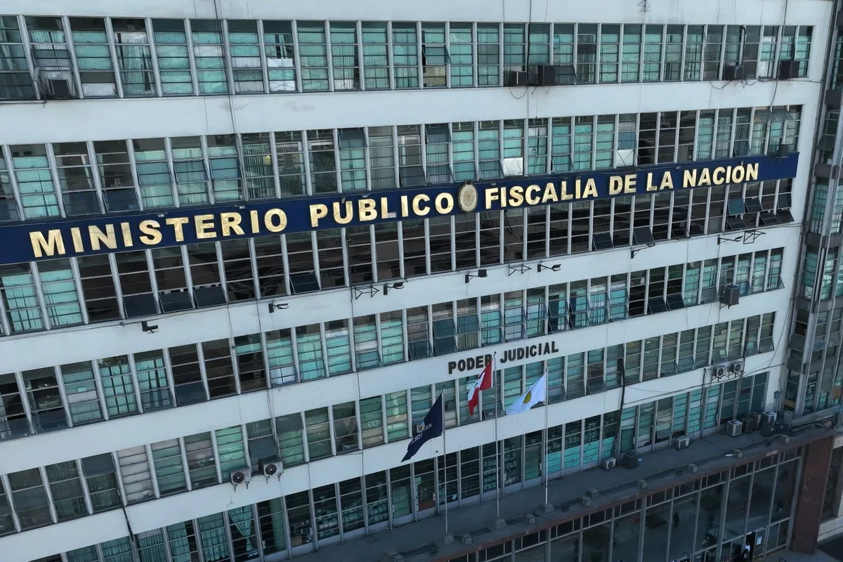 Allanan ocho inmuebles por presunto direccionamiento de alimentos para la PNP: cinco policías y dos particulares están bajo investigación