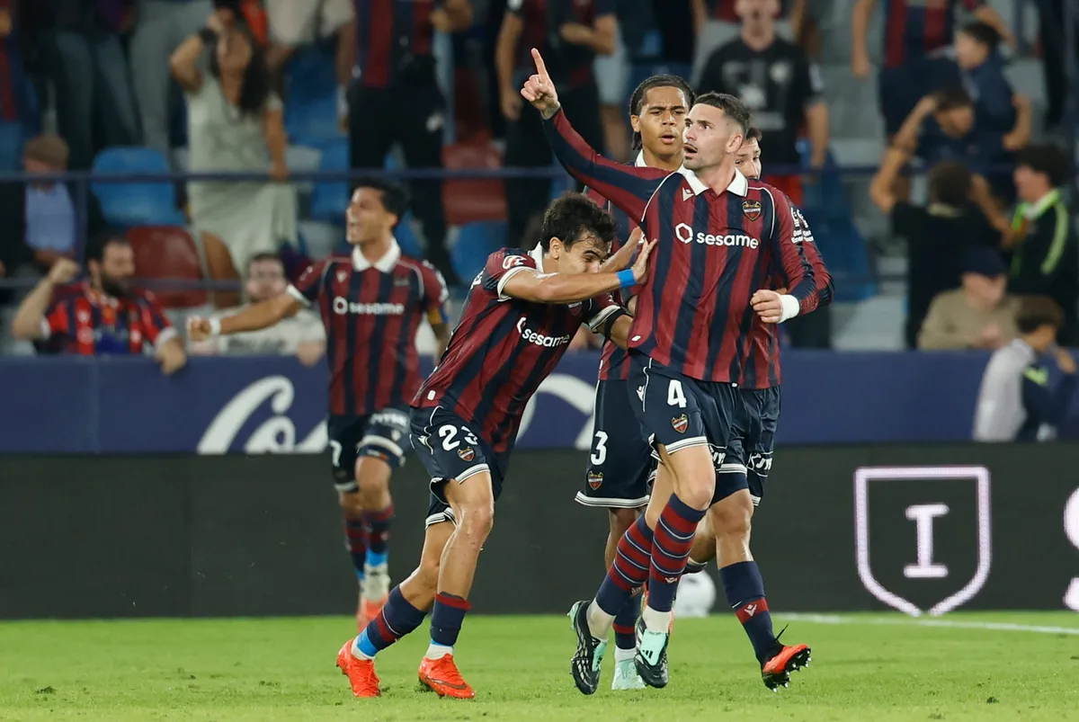 Dela lidera la épica reacción del Levante