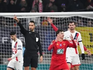 Ligue 1. L’arbitre condamné pour violences conjugales devrait officier cette saison