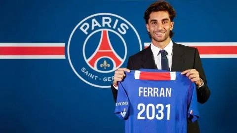 Ferran Torres rompe su silencio tras fichar por el PSG y habla de Luis Enrique: "Ha sido como un padre futbolístico"