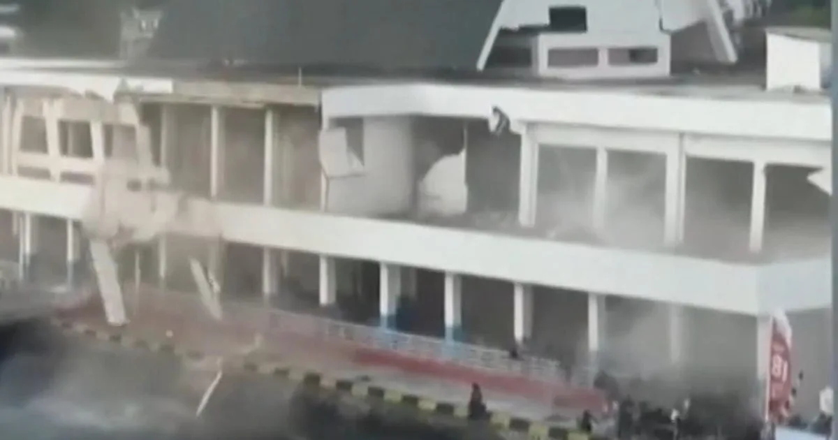Powerful 7.7 magnitude earthquake devastates Indonesia