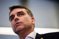 Mendonça manda remover vídeo com deepfake de Flávio ao lado de Vorcaro