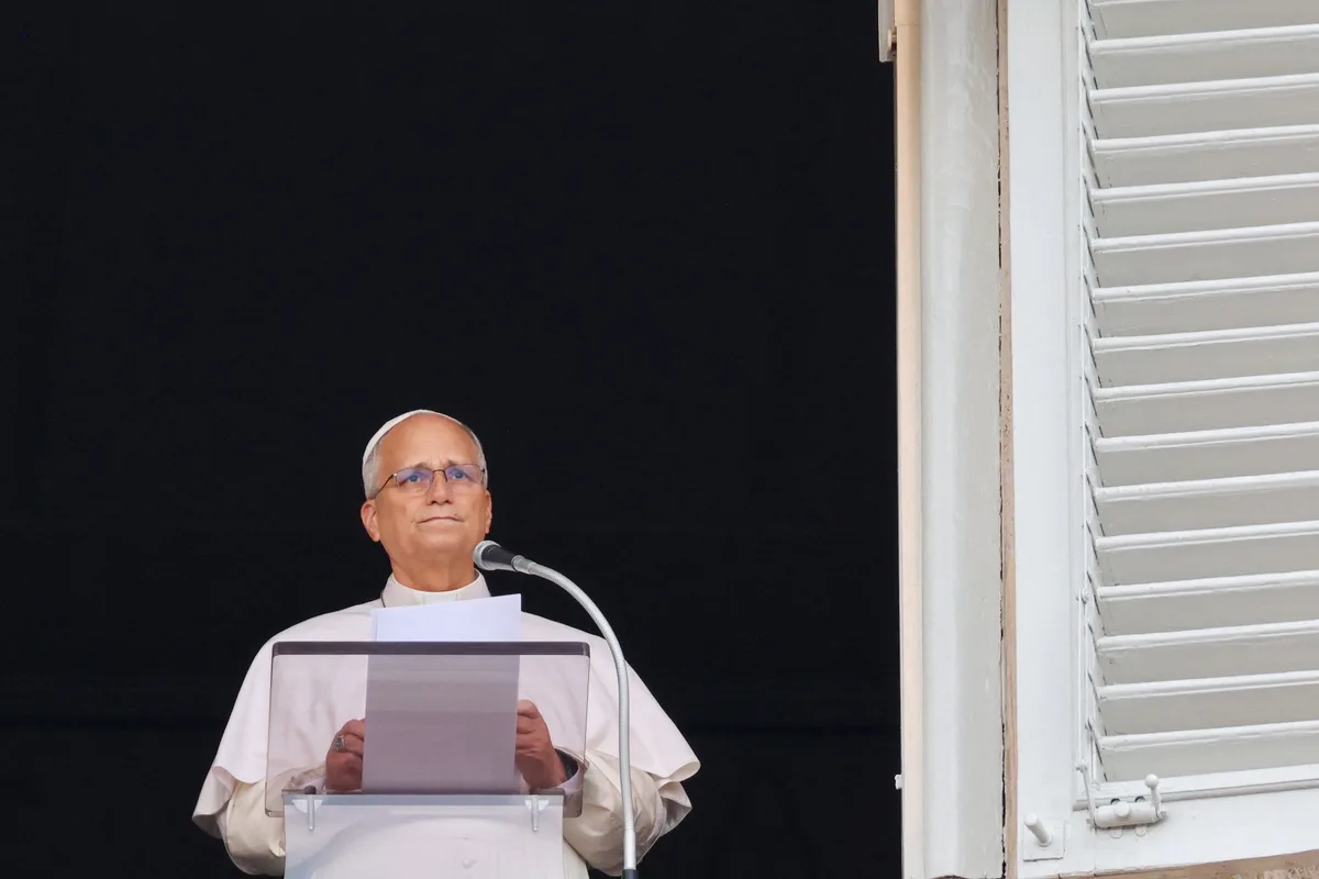 Papa Leão XIV conduz oração no Vaticano um dia após deixar hospital e diz que vai retomar suas atividades
