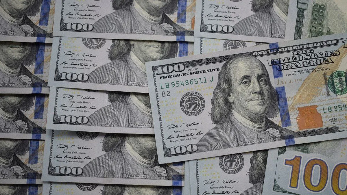 El dólar blue volvió a subir en la semana y lleva casi dos meses por encima del MEP