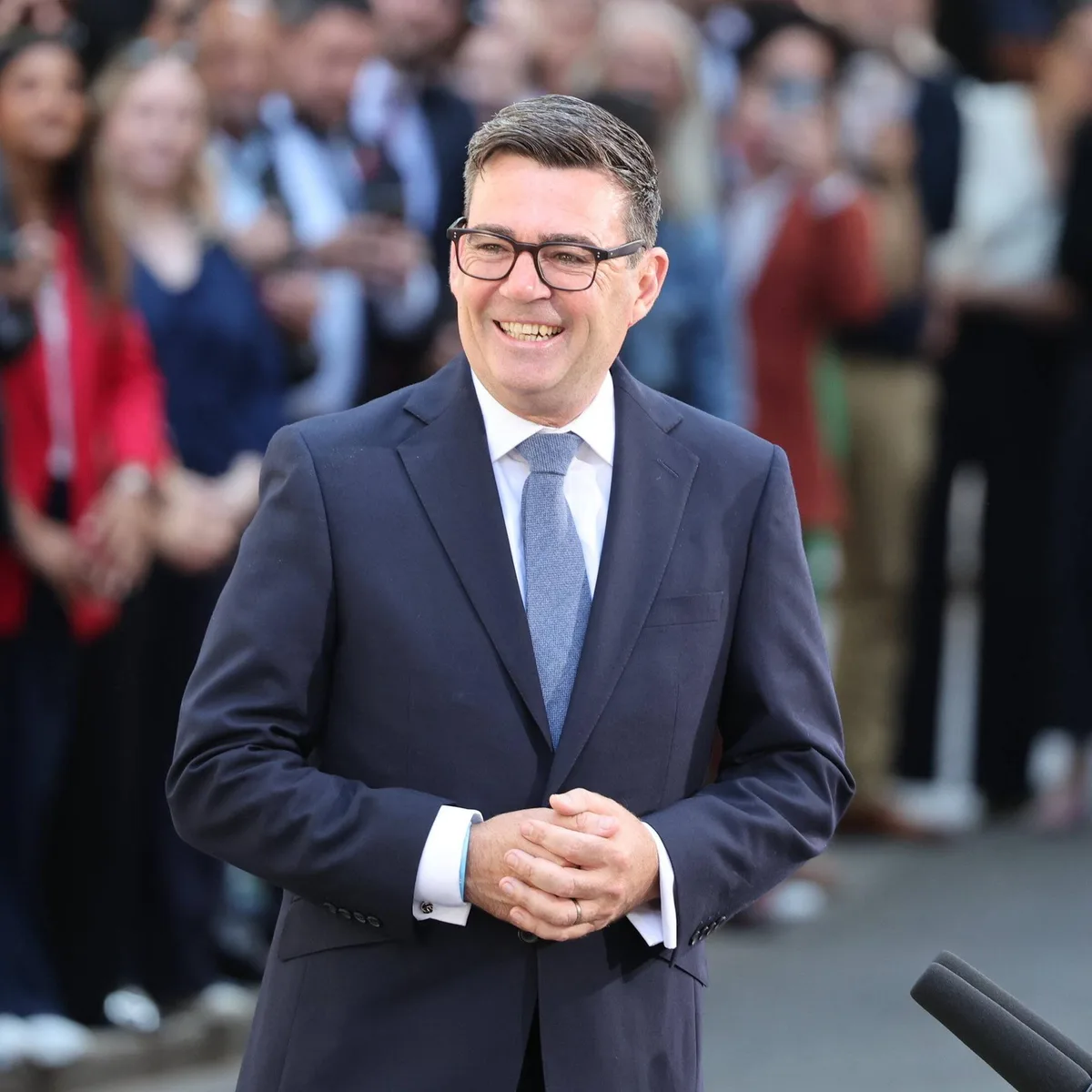 Großbritannien - Premier Burnham will Obdachlosigkeit bis Weihnachten beenden