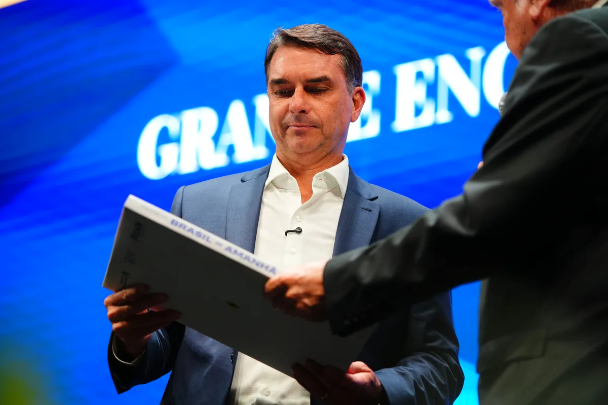 Justiça é acionada contra Título de Cidadão Soteropolitano a Flávio Bolsonaro