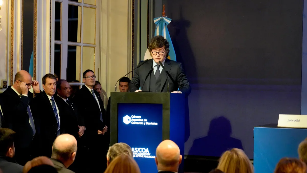 Milei pone el foco en eliminar las PASO, pero descuida correcciones económicas clave para su reelección