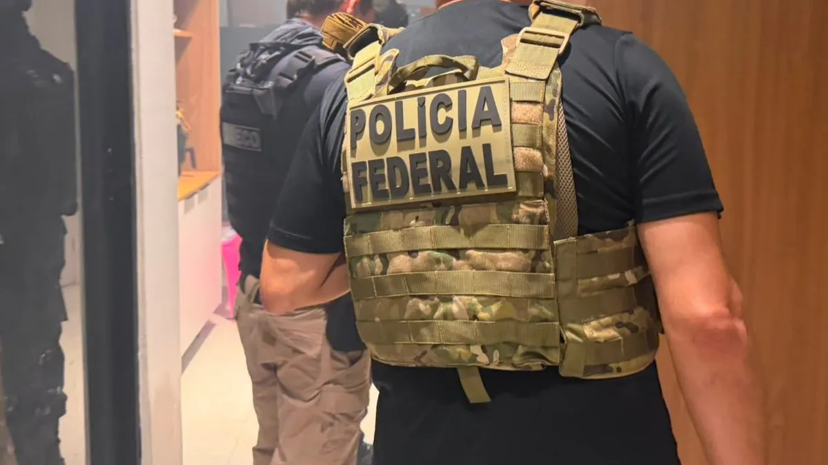 PF destrói pista de pouso clandestina em meio à floresta usada por quadrilha para transportar drogas no Amazonas