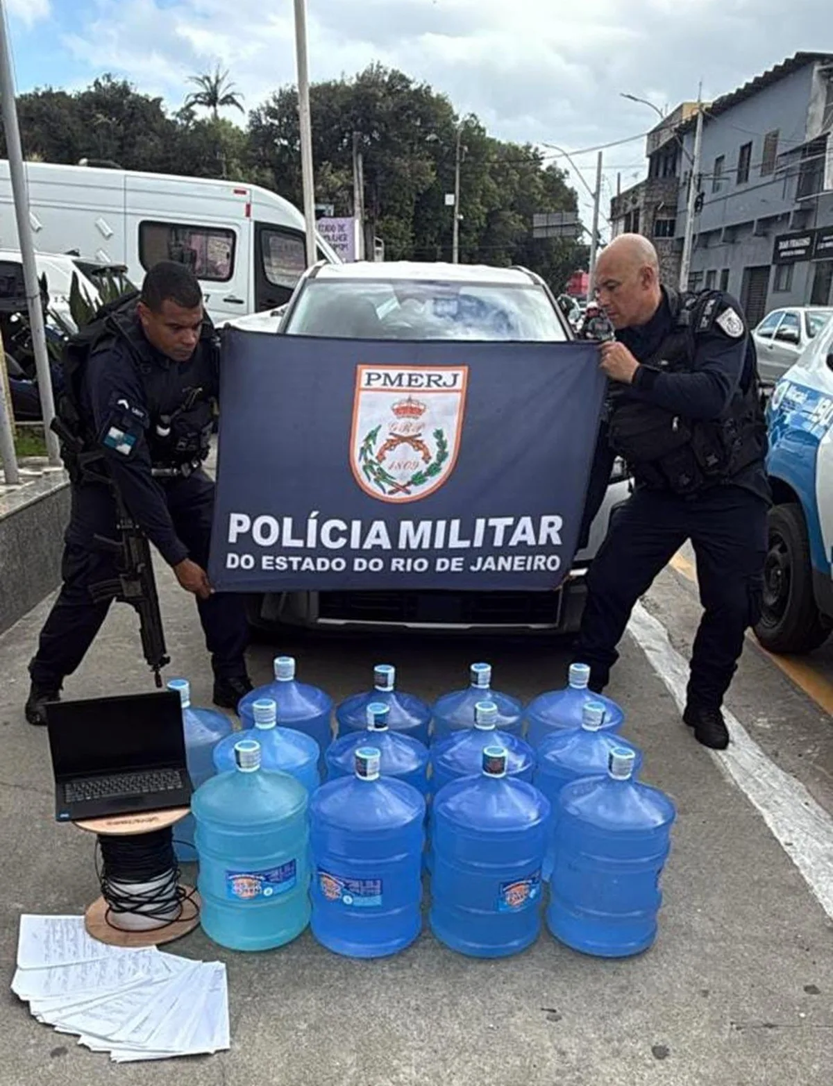 Operação investiga atuação do crime organizado no fornecimento de água e internet em Macaé