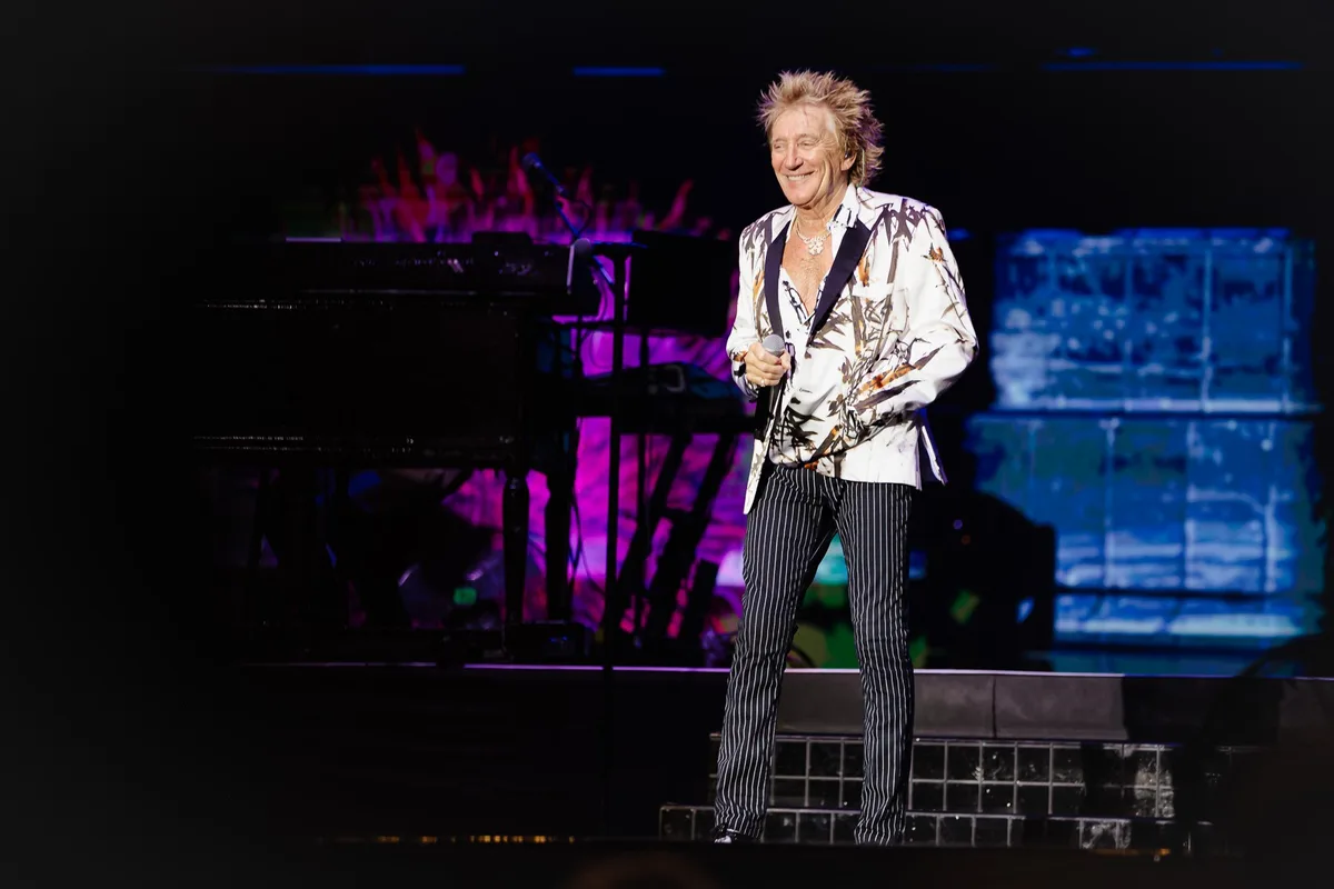 Rod Stewart passa por cirurgia para implante no coração e cancela resto de turnê
