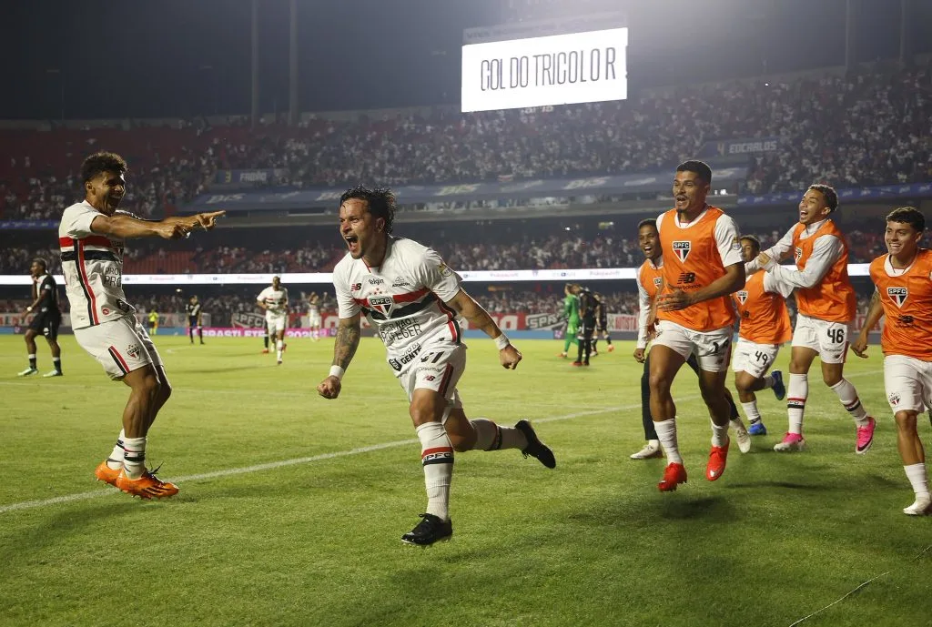 São Paulo vence o Vasco e encontra no MorumBIS o caminho para subir no Brasileirão