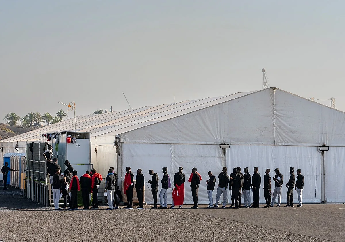 El Gobierno planea la instalación de carpas para que 1.500 solicitantes de asilo a cargo del Estado se queden en Ceuta