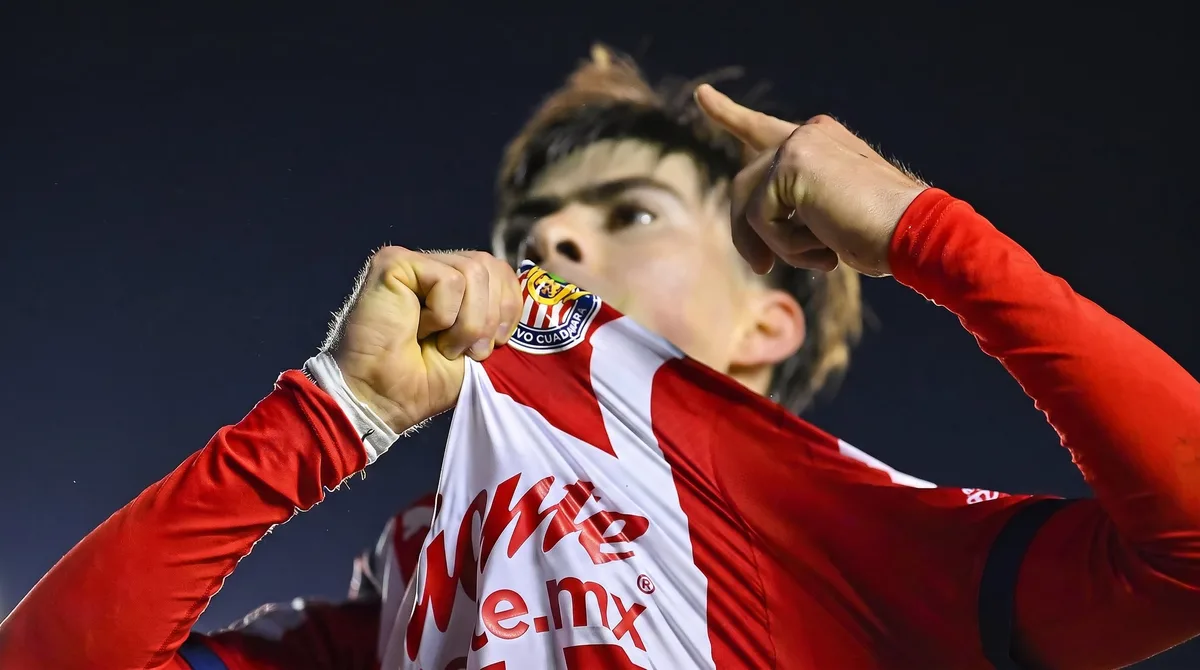 ¡Pudo jugar con Santi Giménez! El Milan estuvo a nada de fichar a ‘La Hormiga’ González