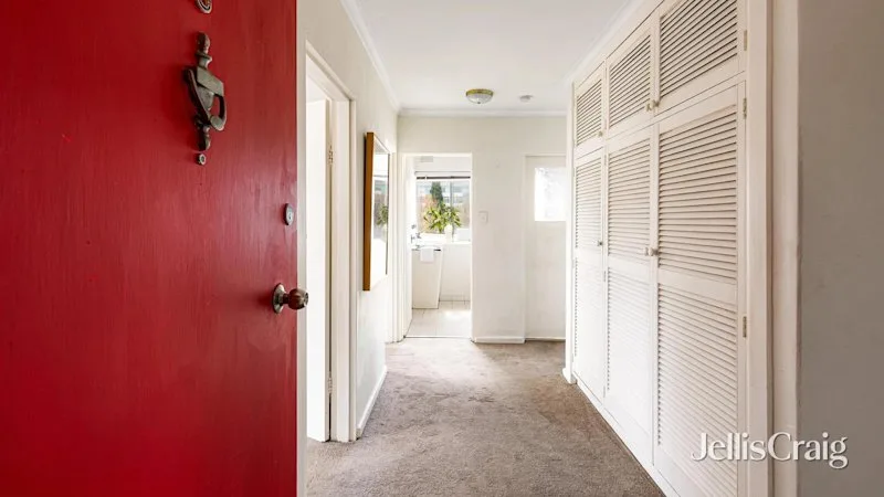 First home buyers pick up mid-century inner-north apartment for $752,000