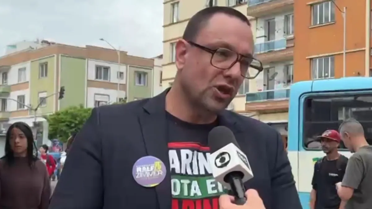 Eleições 2026 em SC: Ralf Zimer se reúne com apoiadores em terminal de ônibus e conversa com eleitores