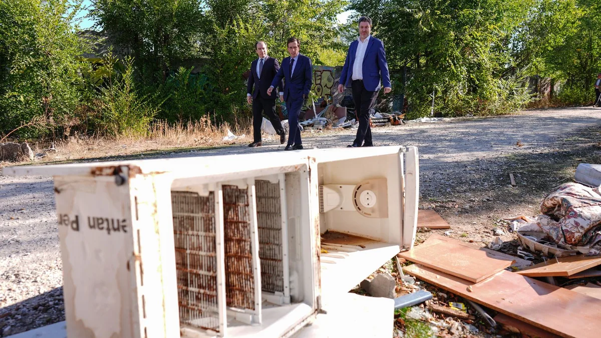 Campamento entra en campaña: las 20.000 viviendas de Sánchez y ZP son un solar con inodoros