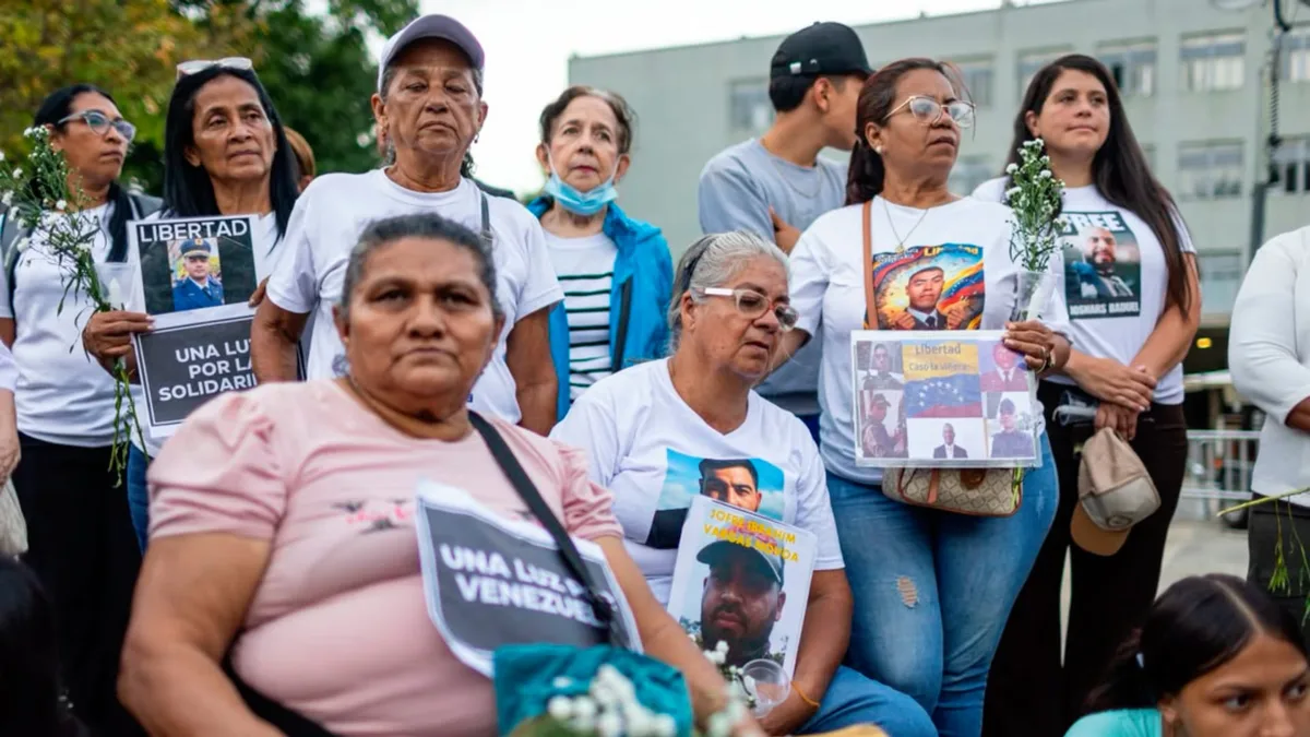 Familiares de presos políticos protestan en Caracas para exigir la lista completa de excarcelados