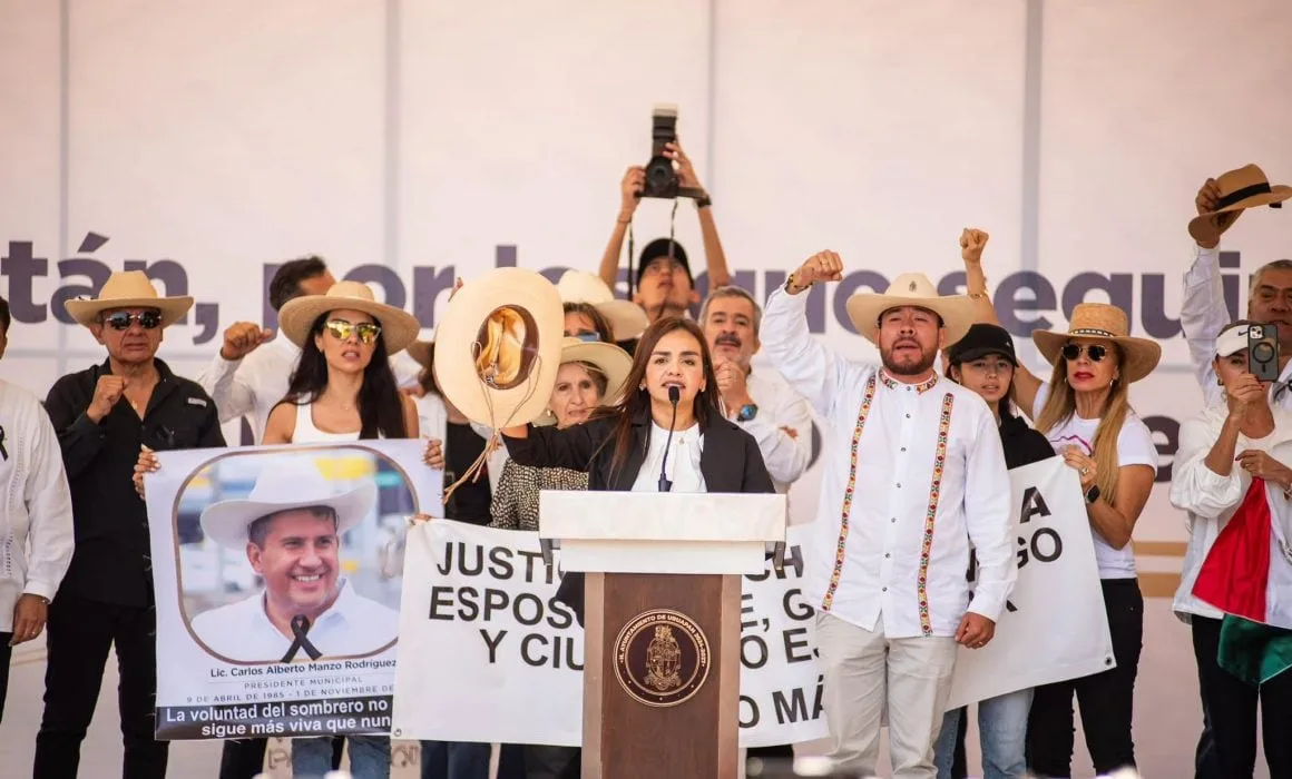 Fiscalía de Michoacán notifica a Grecia Quiroz que debe entregar celulares de Carlos Manzo
