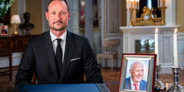 Le nouveau roi de Norvège, Haakon VIII, prononce son premier discours officiel en mémoire de son défunt père