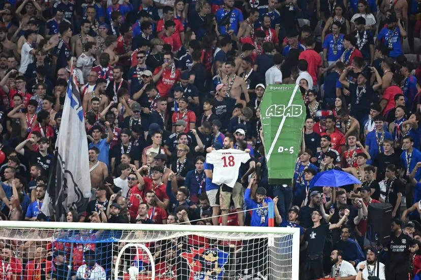 OL-Rennes interrompu près d'un quart d'heure en raison d'une banderole injurieuse à l'encontre des supporters de Saint-Étienne
