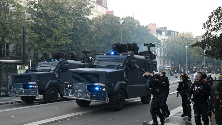 Manifestation du 17 octobre contre "la vie chère" : les forces de l’ordre dépassées ?