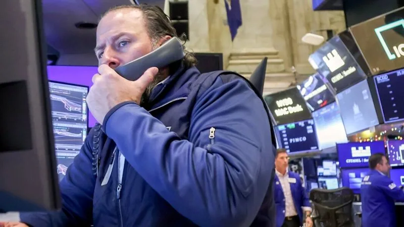 ASX set to edge up, Wall Street weighed down by tech stocks