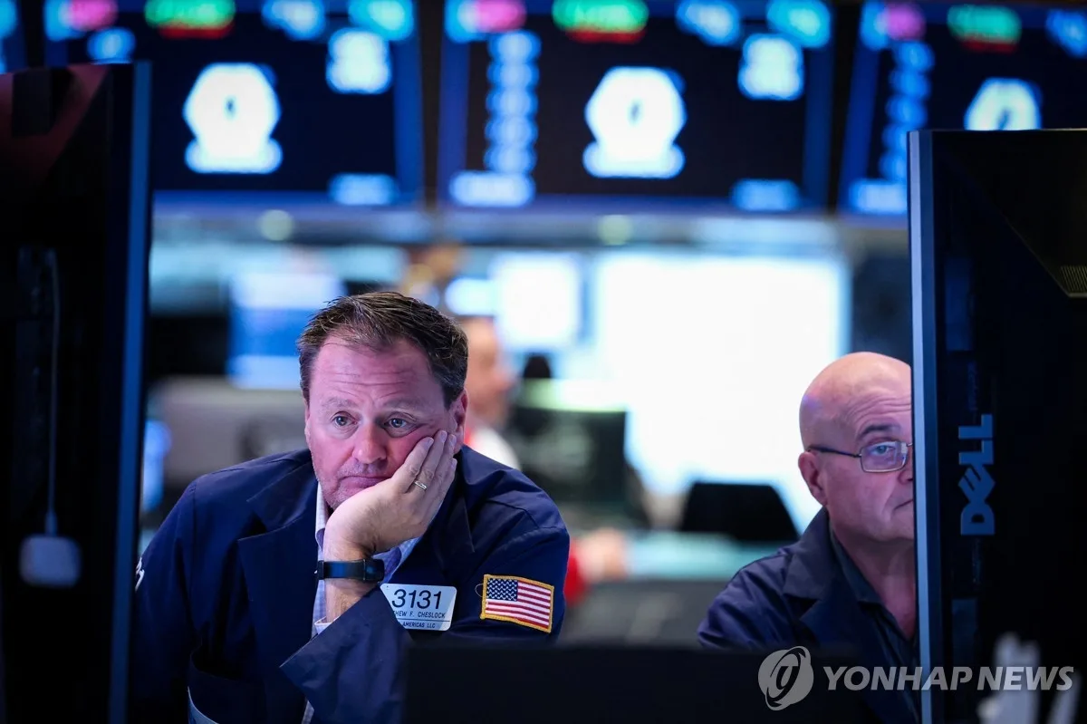 AI 투자 우려에 뉴욕증시 일제히 하락…나스닥 2.15%↓