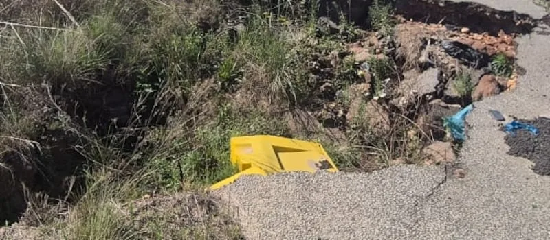 Growing R563 sinkhole in Krugersdorp remains unrepaired after 20 months