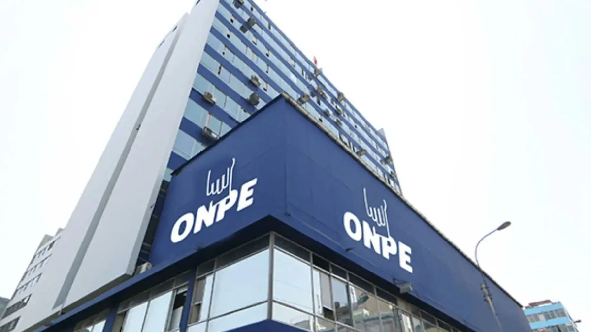 Trabajadora de la ONPE falleció y dos quedaron heridos tras caída de vehículo a un abismo de 50 metros en Huancavelica