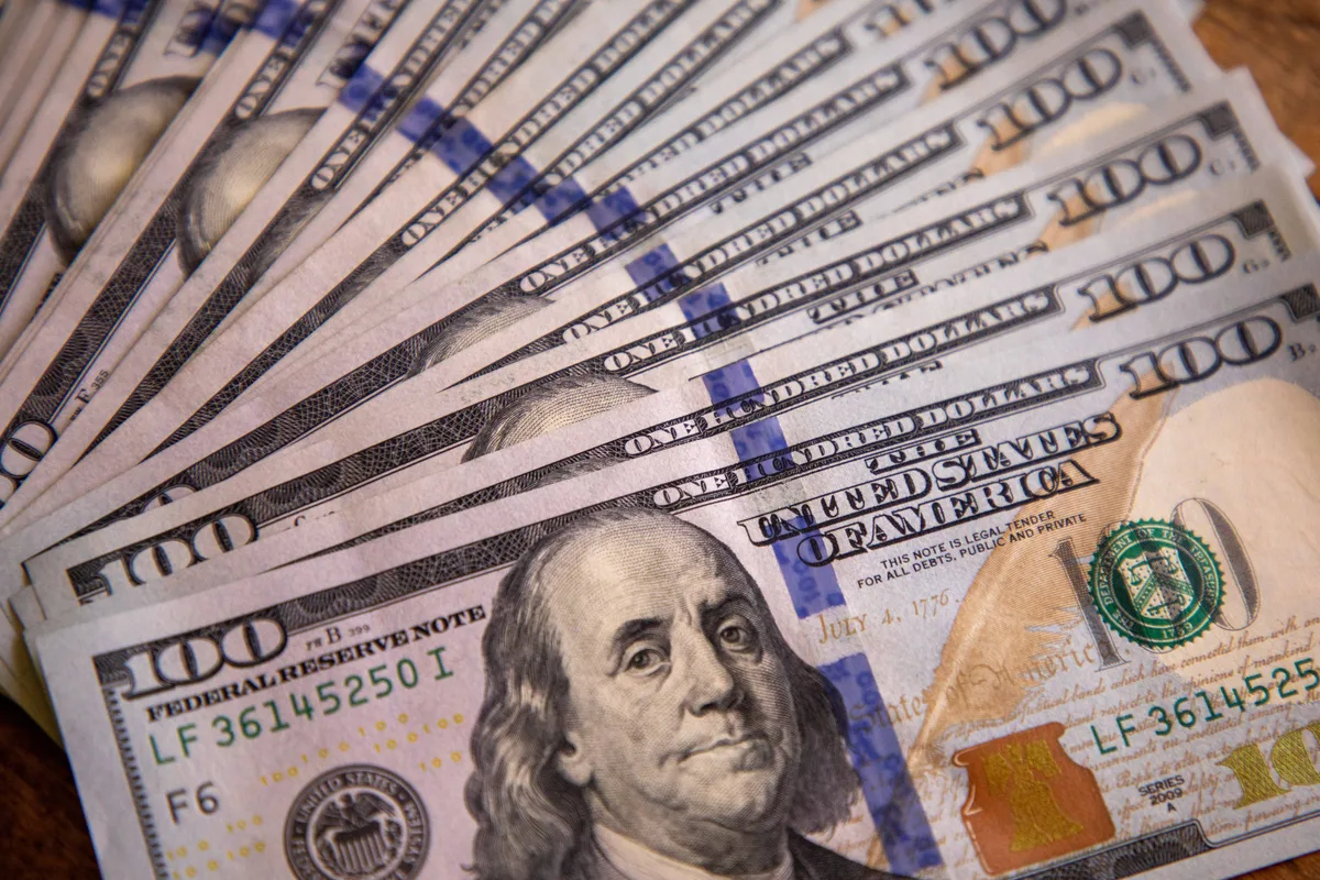 BC faz leilão de dólares em meio à saída de recursos estrangeiros do país